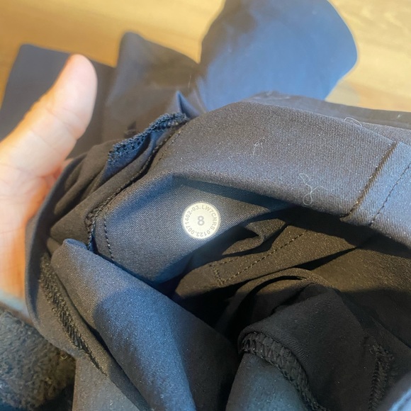 Lululemon super high rise cargo short black size 8 - Picture 4 of 4
